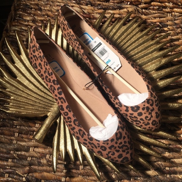 Time and Tru cheetah flat - Picture 1 of 7